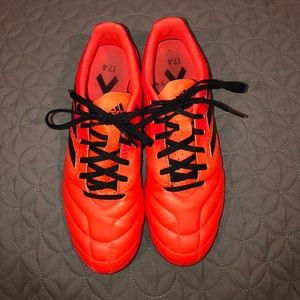 male indoor soccer shoes
